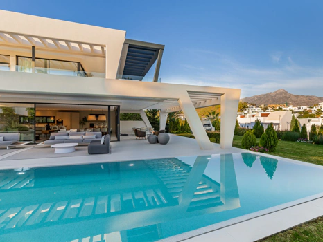 Villa for sale in Nueva Andalucia, Marbella