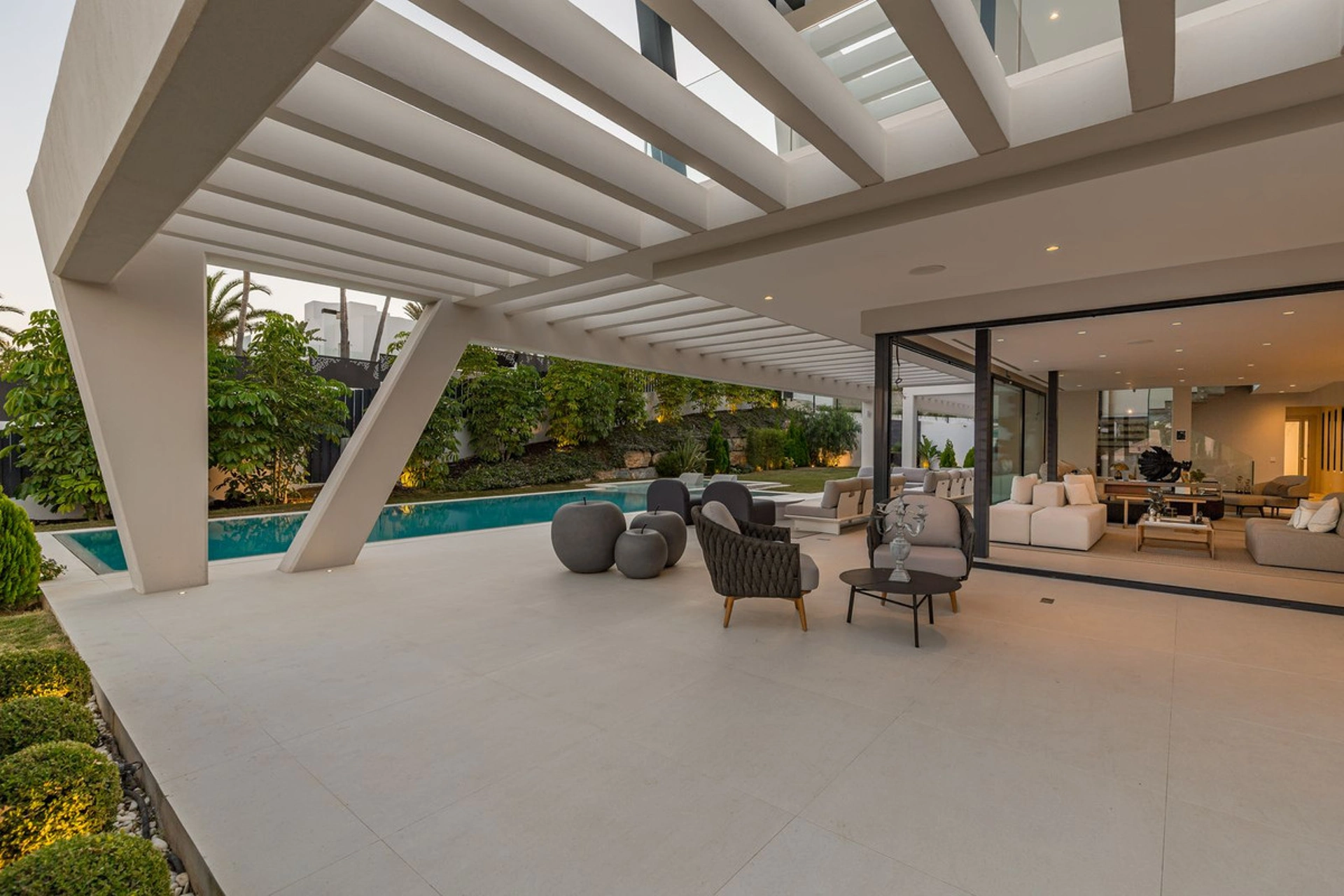 Villa for sale in Nueva Andalucia, Marbella