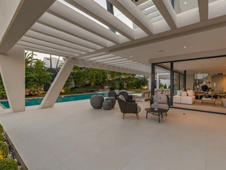 Villa for sale in Nueva Andalucia, Marbella