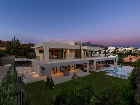 Villa for sale in Nueva Andalucia, Marbella