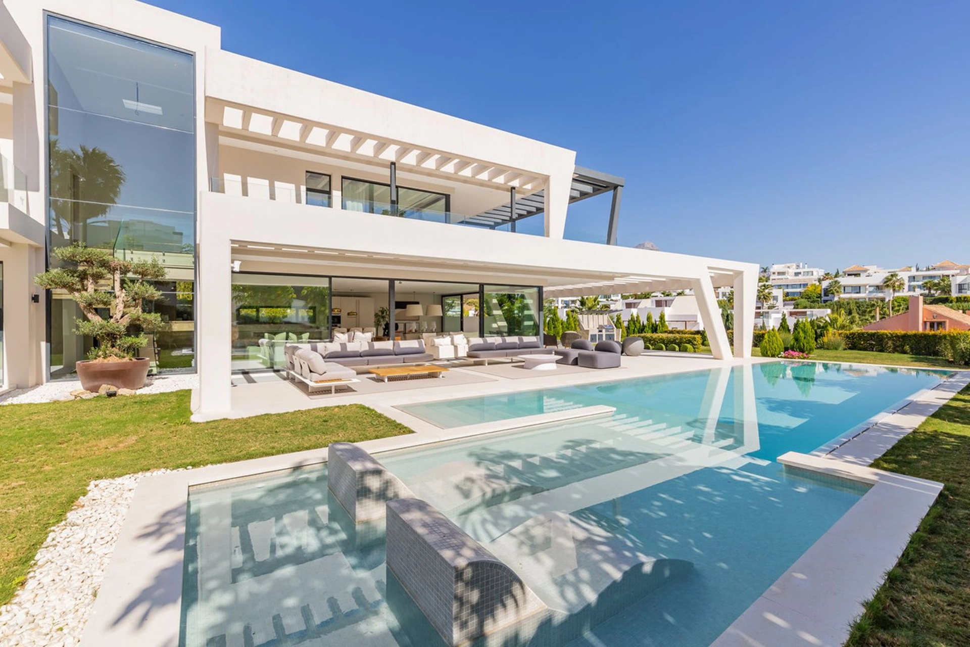 Villa for sale in Nueva Andalucia, Marbella