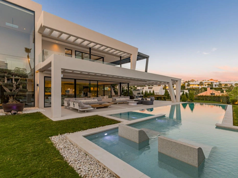 Villa for sale in Nueva Andalucia, Marbella