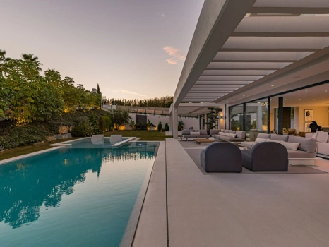 Villa for sale in Nueva Andalucia, Marbella