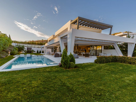 Villa for sale in Nueva Andalucia, Marbella
