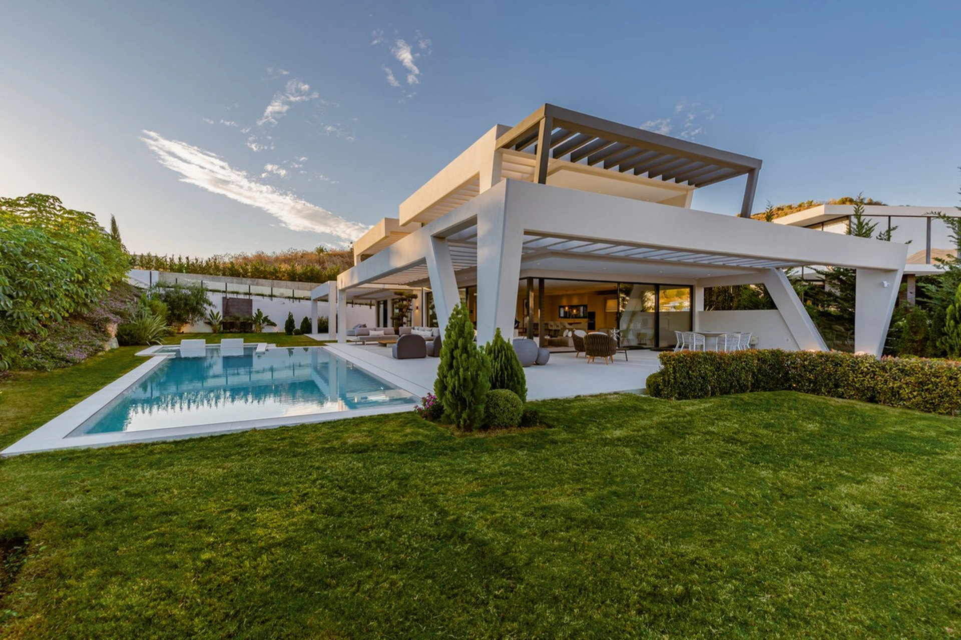 Villa for sale in Nueva Andalucia, Marbella