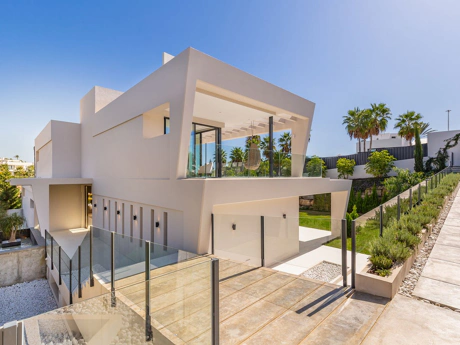 Villa for sale in Nueva Andalucia, Marbella