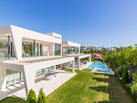 Villa for sale in Nueva Andalucia, Marbella