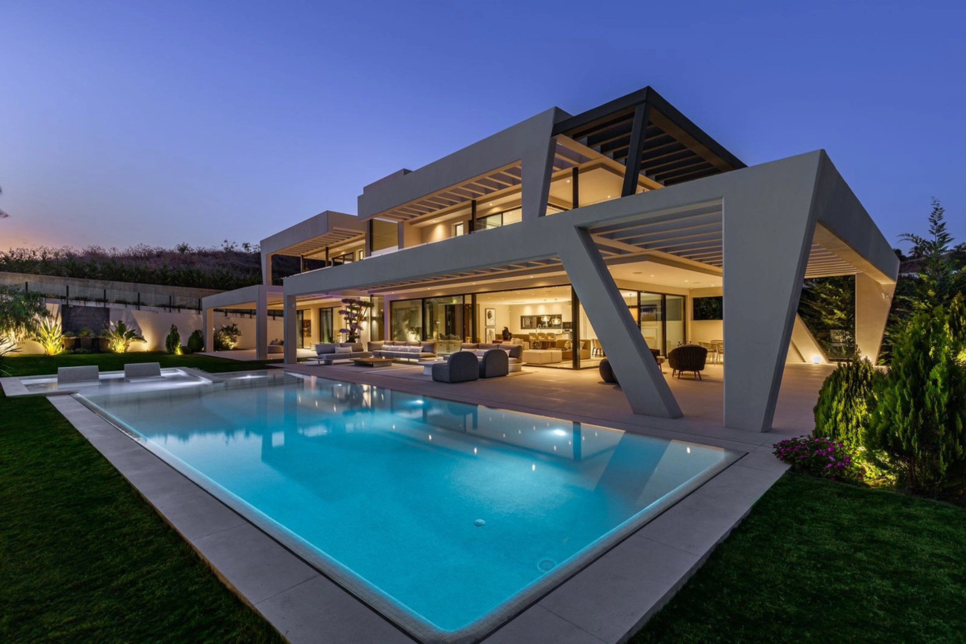Villa for sale in Nueva Andalucia, Marbella