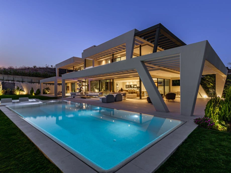 Villa for sale in Nueva Andalucia, Marbella
