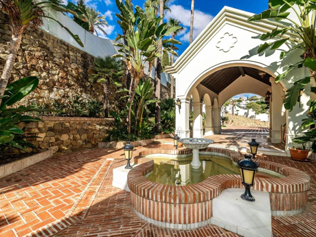 Villa for sale in Benahavis