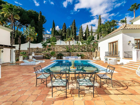 Villa for sale in Benahavis