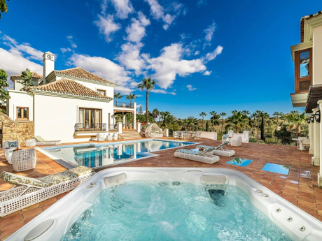 Villa for sale in Benahavis