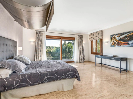 Villa for sale in Benahavis