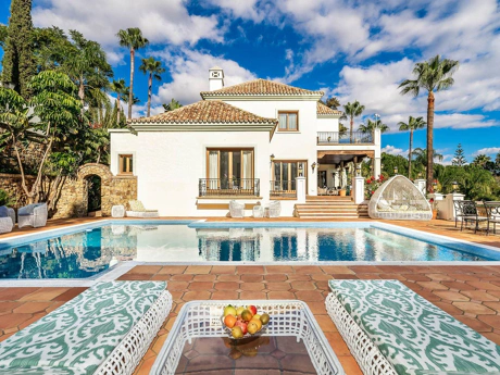 Villa for sale in Benahavis
