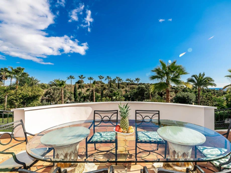 Villa for sale in Benahavis