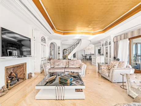 Villa for sale in Benahavis