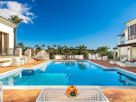 Villa for sale in Benahavis