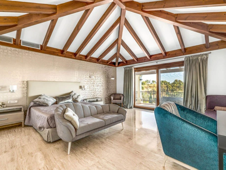 Villa for sale in Benahavis