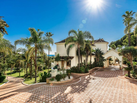 Villa for sale in Benahavis