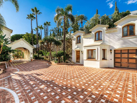 Villa for sale in Benahavis