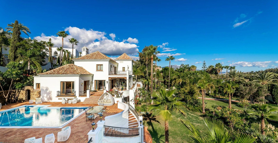 Villa for sale in Benahavis