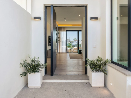 Villa for sale in Benahavis