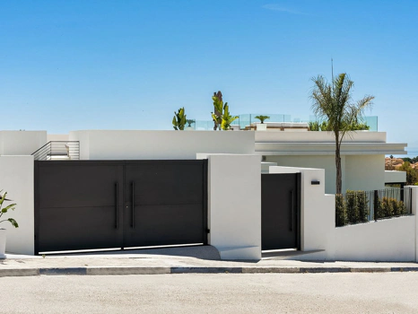 Villa for sale in Benahavis