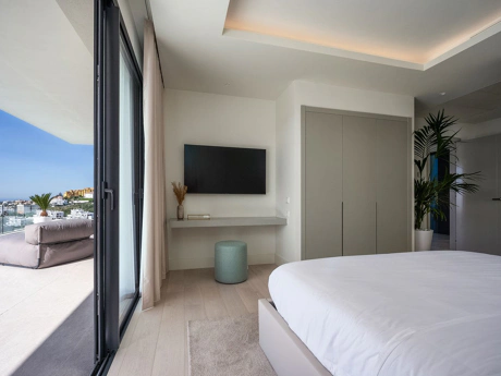 Villa for sale in Benahavis