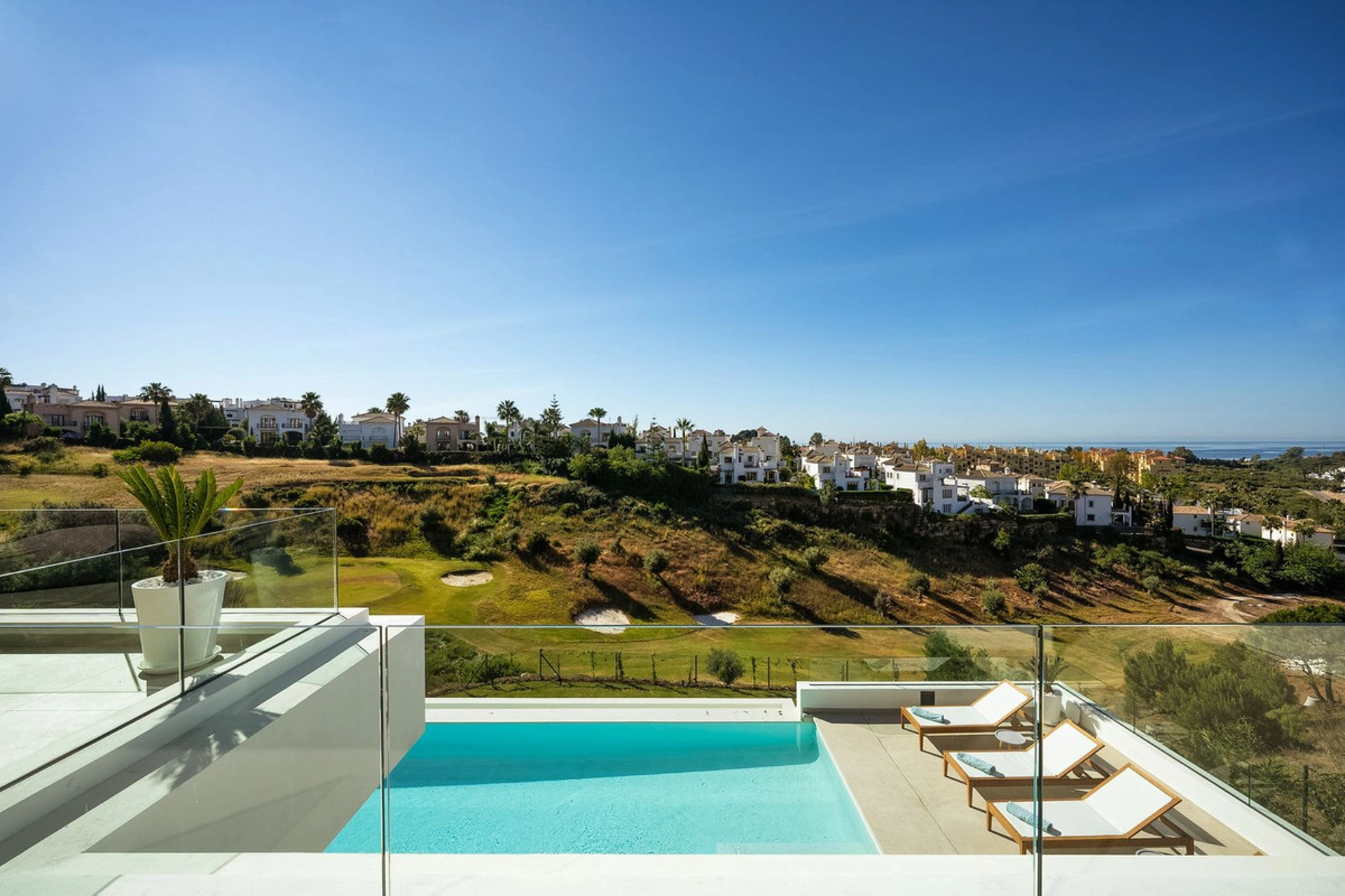 Villa for sale in Benahavis