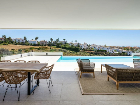 Villa for sale in Benahavis