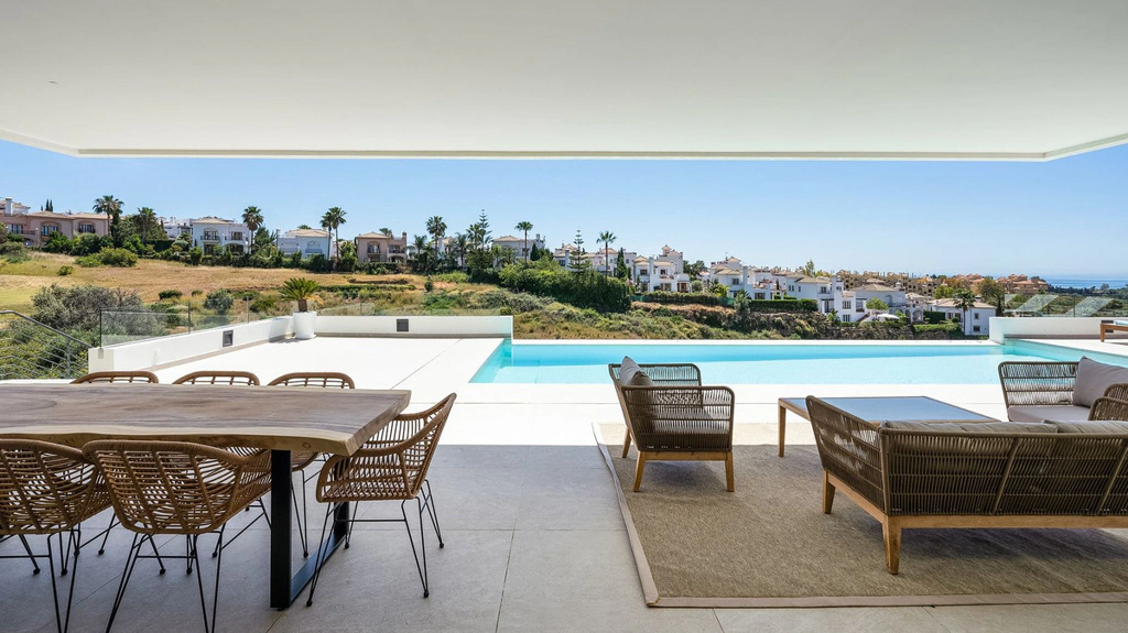 Villa for sale in Benahavis