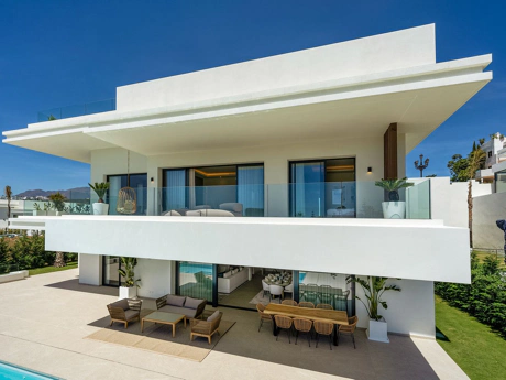 Villa for sale in Benahavis
