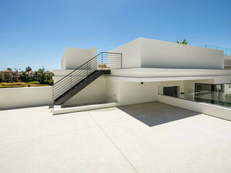 Villa for sale in Benahavis