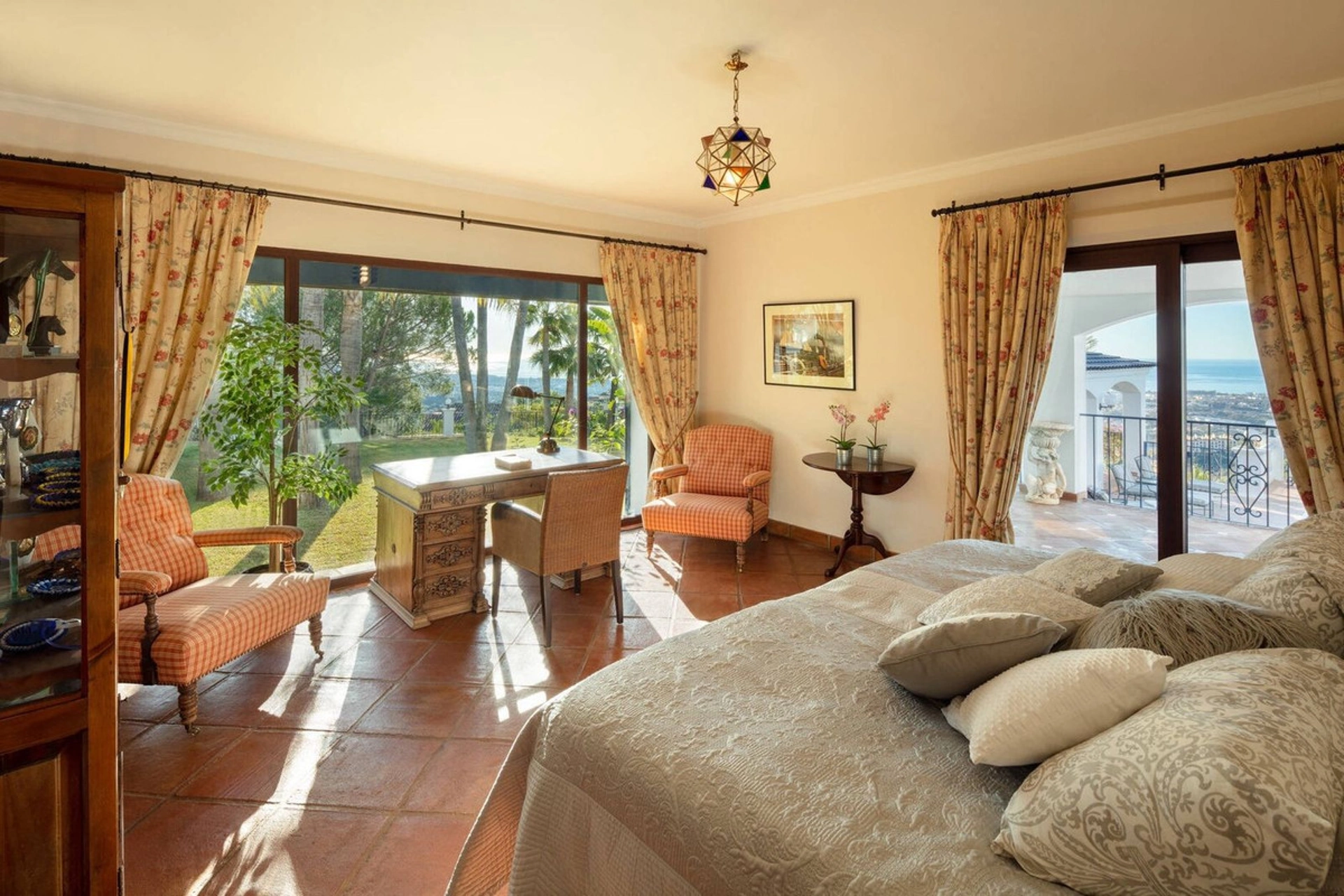 Villa for sale in Benahavis