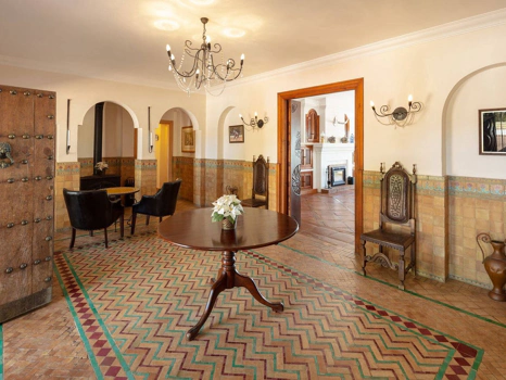 Villa for sale in Benahavis