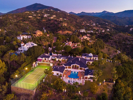 Villa for sale in Benahavis