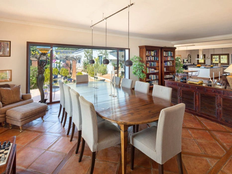 Villa for sale in Benahavis