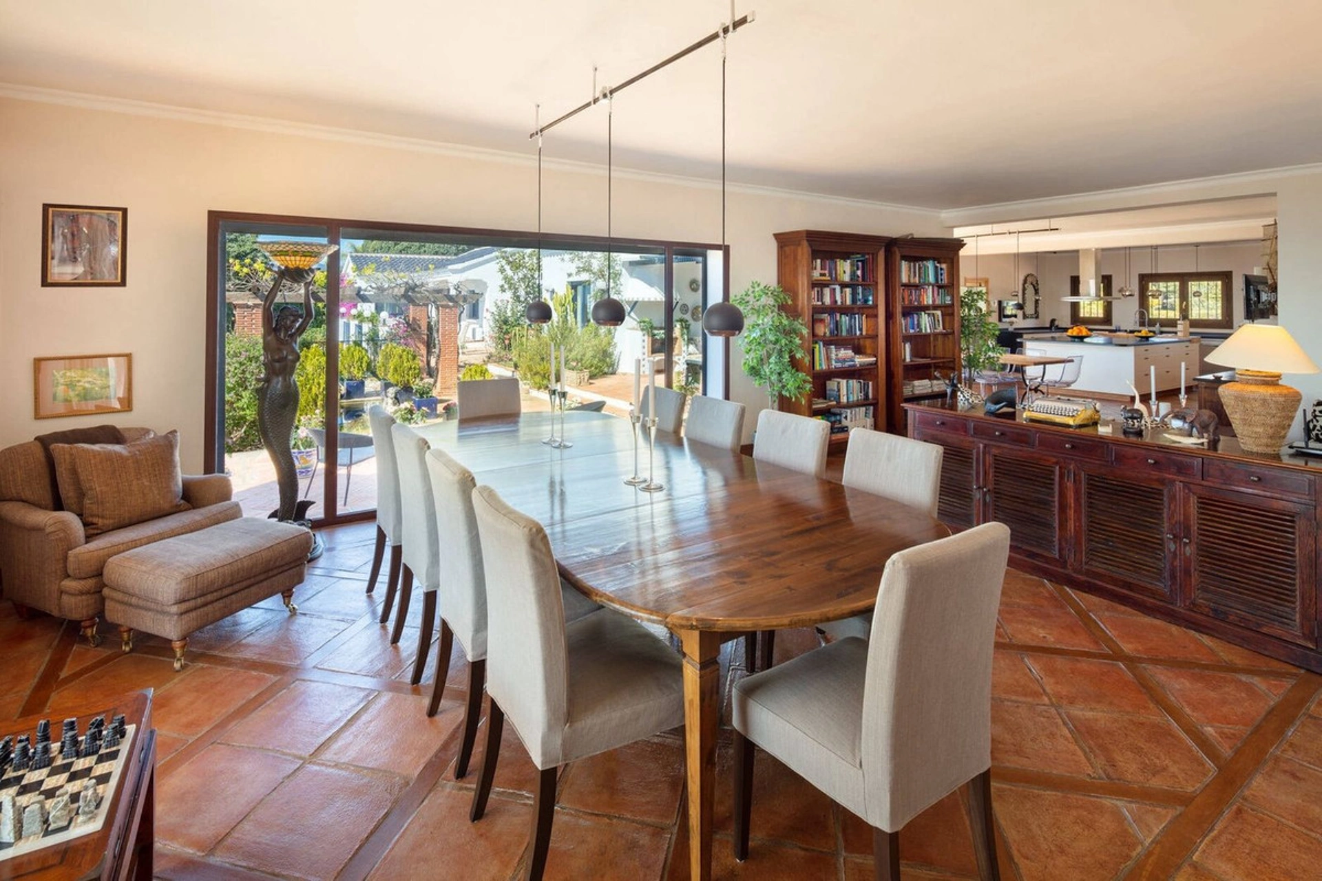 Villa for sale in Benahavis