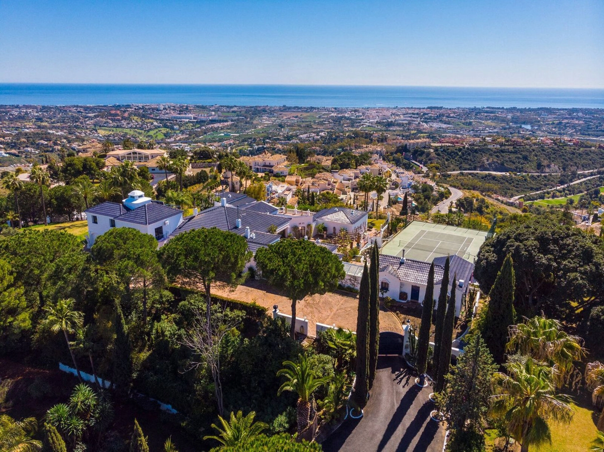 Villa for sale in Benahavis
