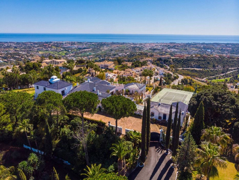Villa for sale in Benahavis