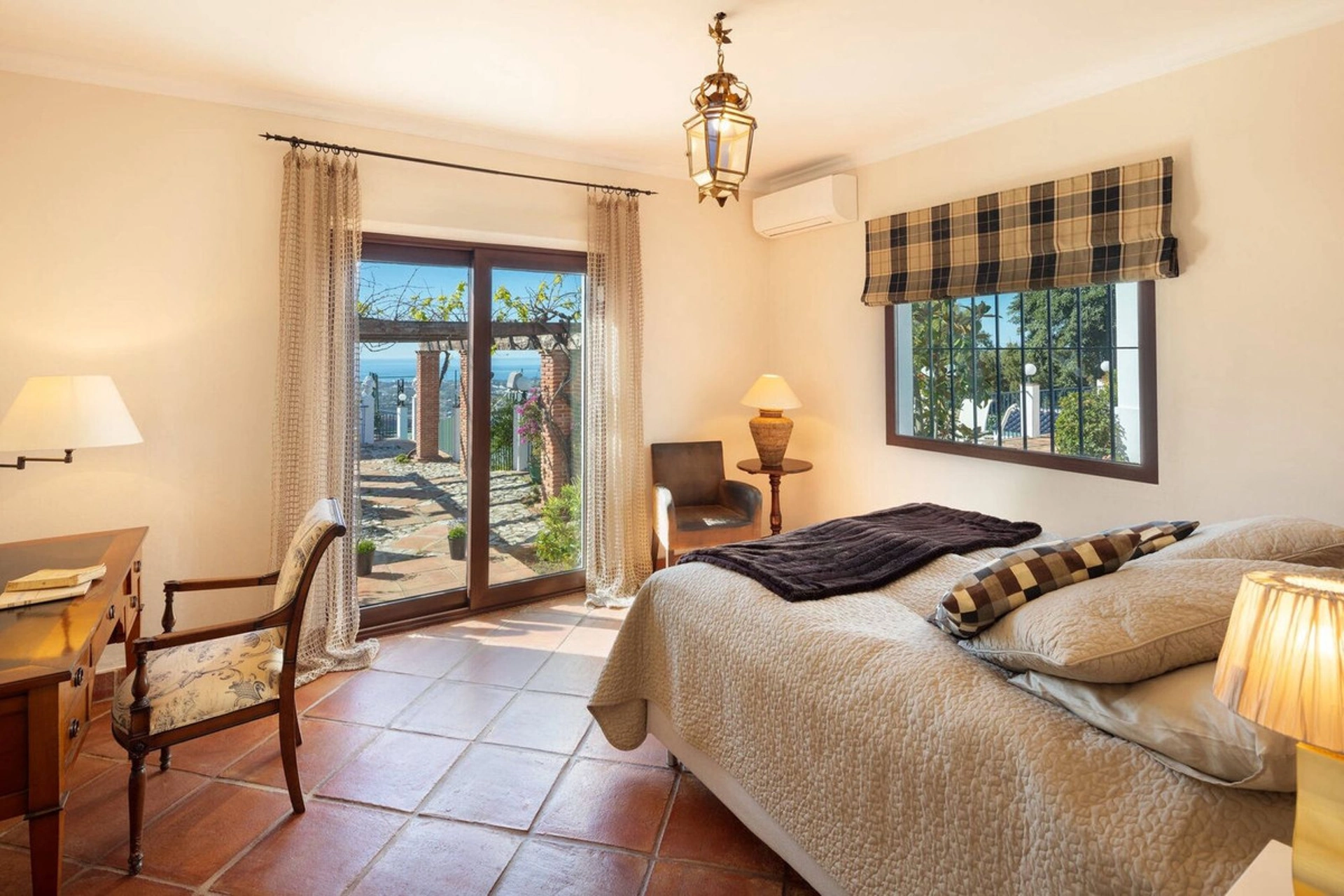 Villa for sale in Benahavis