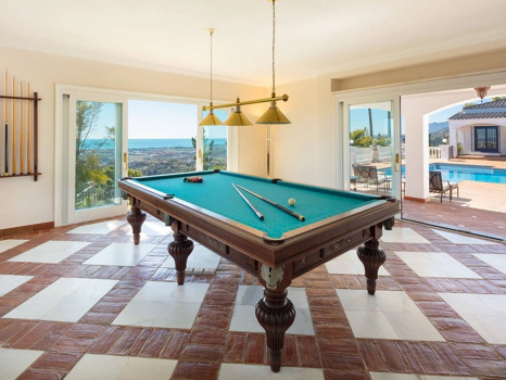 Villa for sale in Benahavis