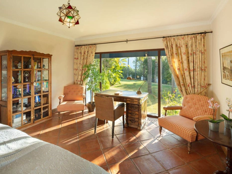 Villa for sale in Benahavis