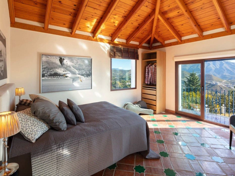 Villa for sale in Benahavis