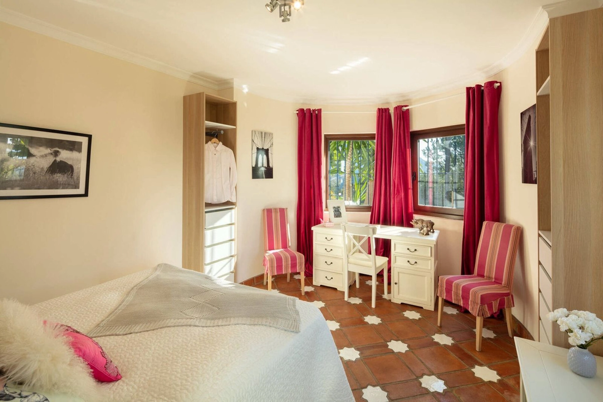 Villa for sale in Benahavis