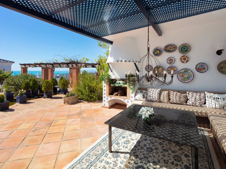 Villa for sale in Benahavis