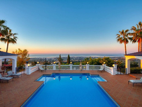 Villa for sale in Benahavis