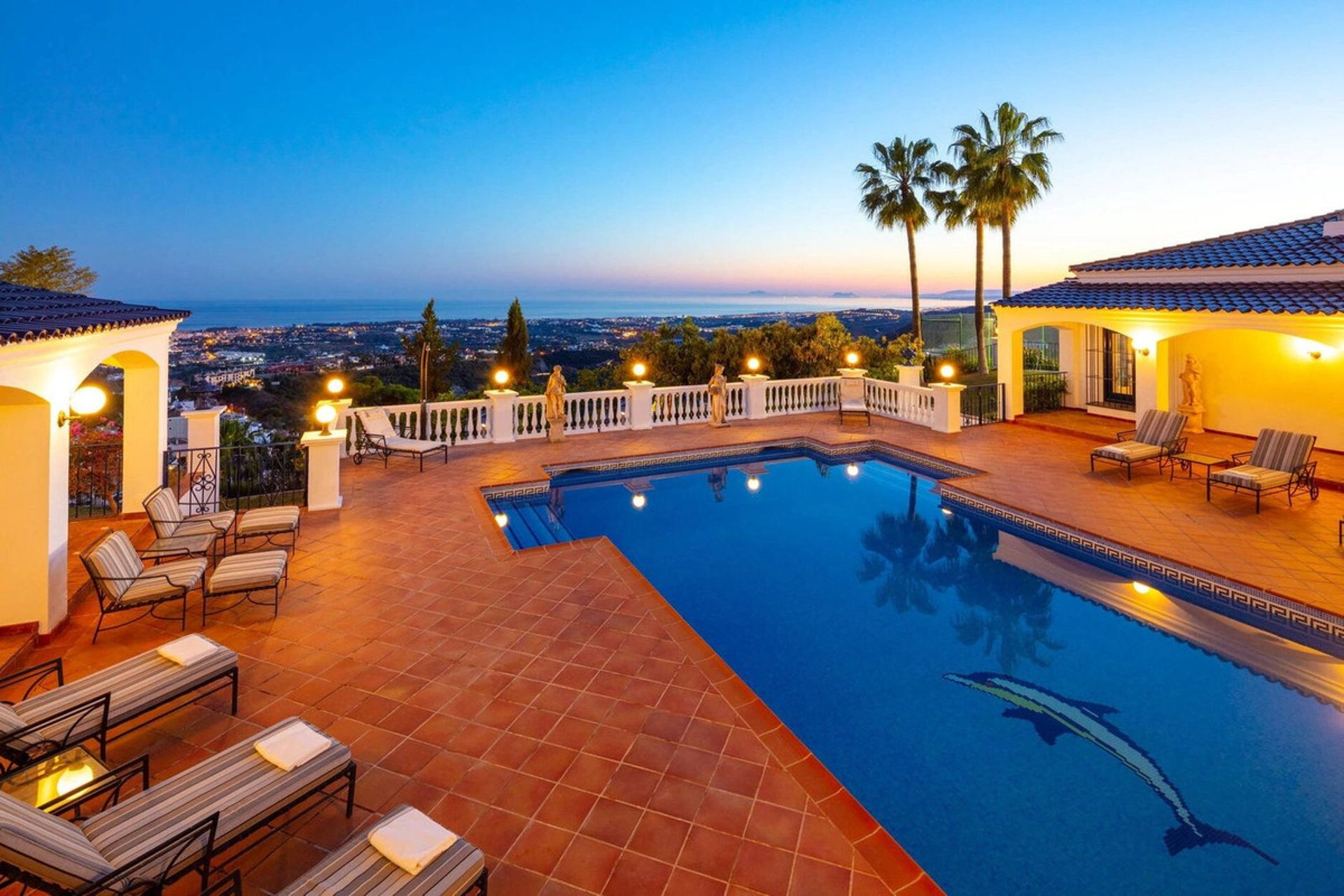 Villa for sale in Benahavis