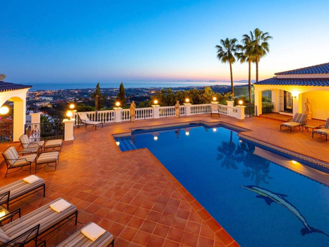 Villa for sale in Benahavis