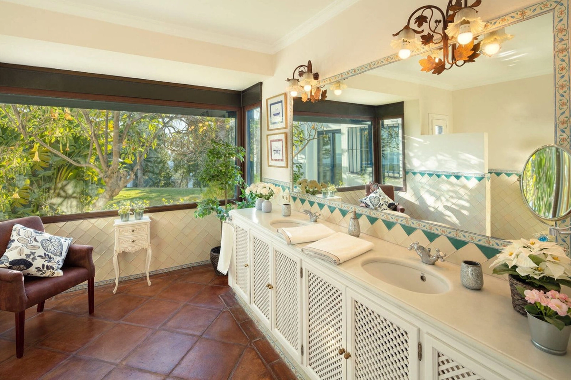 Villa for sale in Benahavis